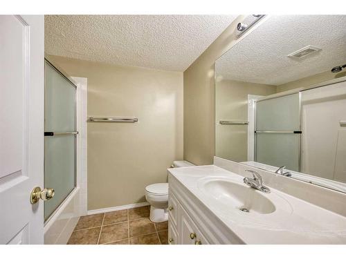 28 Harvest Oak Circle Ne, Calgary, AB - Indoor Photo Showing Bathroom