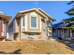 28 Martinwood Way  Calgary, AB T3J 3H1