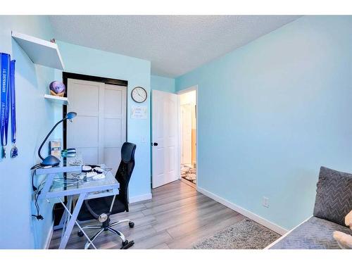 8 Berkley Close Nw, Calgary, AB - Indoor Photo Showing Office