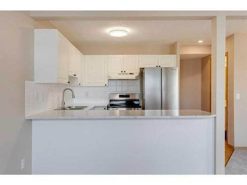 128 Country Hills Villas Nw, Calgary, AB - Indoor Photo Showing Kitchen