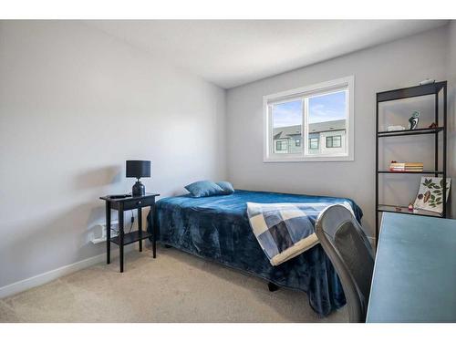 35 Masters Manor Se, Calgary, AB - Indoor Photo Showing Bedroom