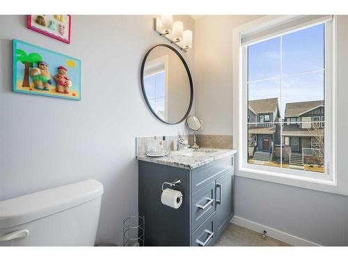 35 Masters Manor Se, Calgary, AB - Indoor Photo Showing Bathroom