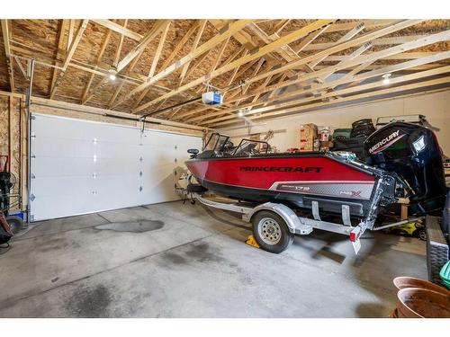 35 Masters Manor Se, Calgary, AB - Indoor Photo Showing Garage