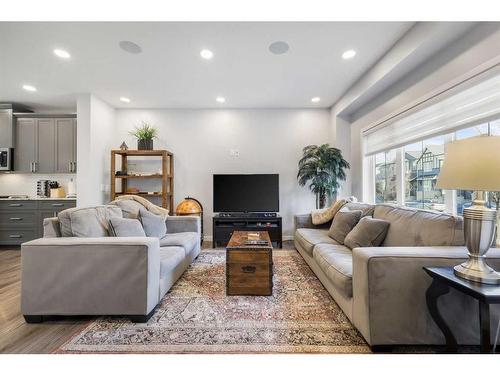 35 Masters Manor Se, Calgary, AB - Indoor Photo Showing Living Room