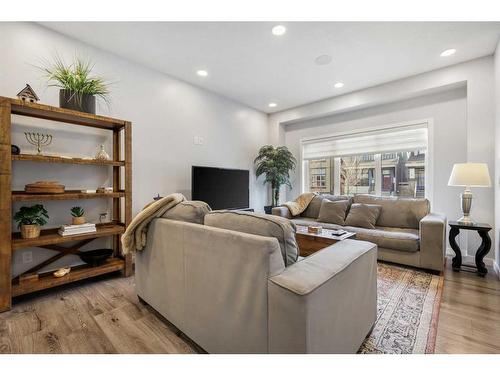 35 Masters Manor Se, Calgary, AB - Indoor Photo Showing Living Room