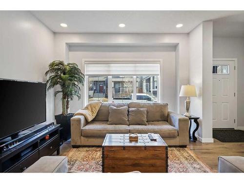 35 Masters Manor Se, Calgary, AB - Indoor Photo Showing Living Room