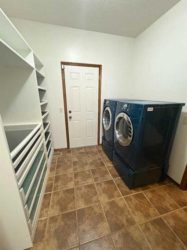 112 Brightonstone Bay Se, Calgary, AB - Indoor Photo Showing Laundry Room