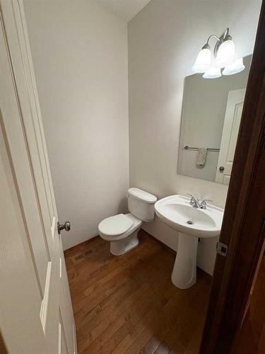 112 Brightonstone Bay Se, Calgary, AB - Indoor Photo Showing Bathroom