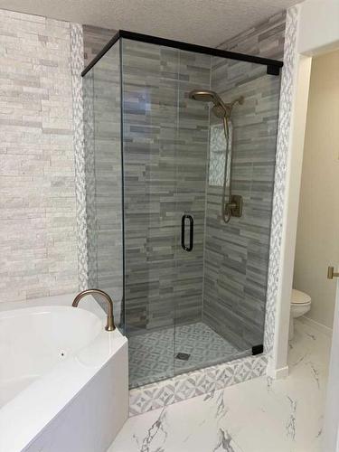 112 Brightonstone Bay Se, Calgary, AB - Indoor Photo Showing Bathroom