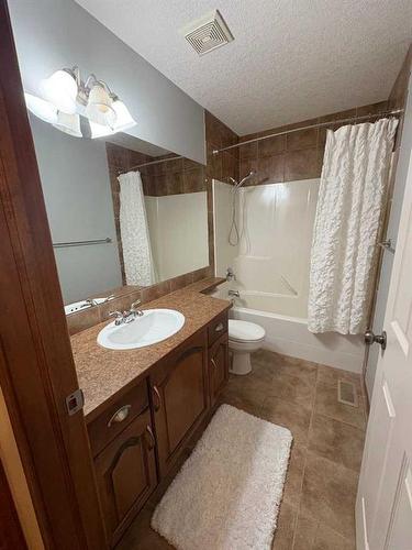 112 Brightonstone Bay Se, Calgary, AB - Indoor Photo Showing Bathroom