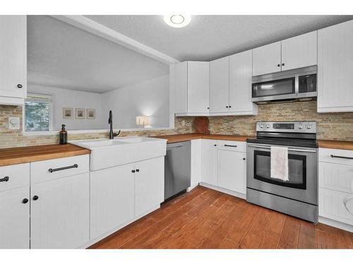 409 Ranchview Court Nw, Calgary, AB - Indoor Photo Showing Kitchen