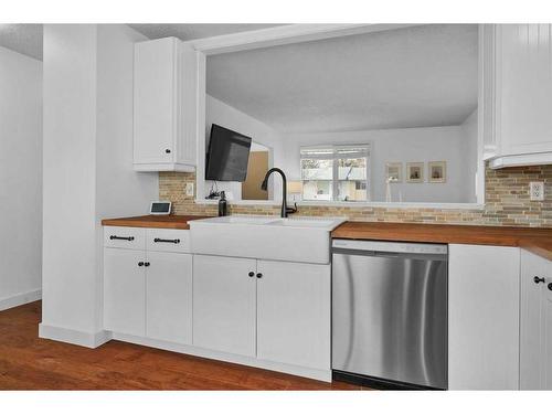 409 Ranchview Court Nw, Calgary, AB - Indoor Photo Showing Kitchen