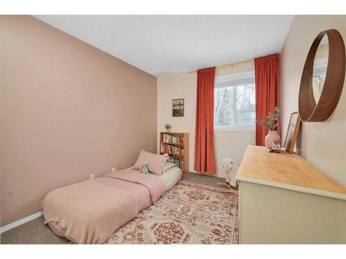 409 Ranchview Court Nw, Calgary, AB - Indoor Photo Showing Bedroom