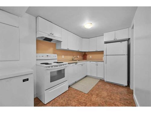 409 Ranchview Court Nw, Calgary, AB - Indoor Photo Showing Kitchen