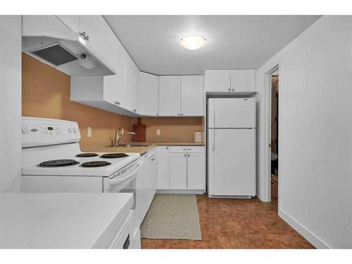 409 Ranchview Court Nw, Calgary, AB - Indoor Photo Showing Kitchen