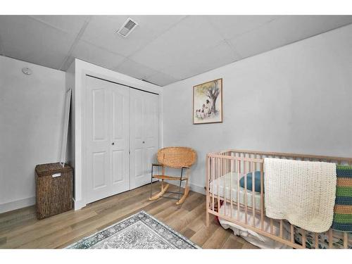 409 Ranchview Court Nw, Calgary, AB - Indoor Photo Showing Bedroom