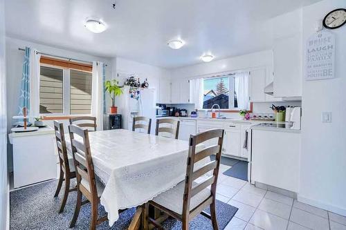 1248 Berkley Drive Nw, Calgary, AB - Indoor Photo Showing Dining Room