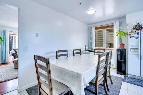 1248 Berkley Drive Nw, Calgary, AB - Indoor Photo Showing Dining Room