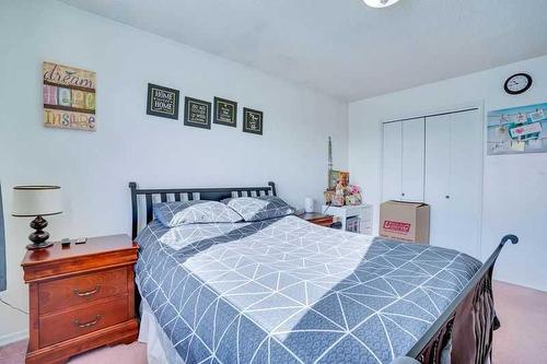 1248 Berkley Drive Nw, Calgary, AB - Indoor Photo Showing Bedroom