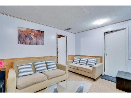 1248 Berkley Drive Nw, Calgary, AB - Indoor Photo Showing Living Room