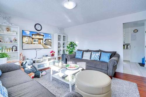 1248 Berkley Drive Nw, Calgary, AB - Indoor Photo Showing Living Room