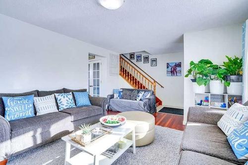 1248 Berkley Drive Nw, Calgary, AB - Indoor Photo Showing Living Room