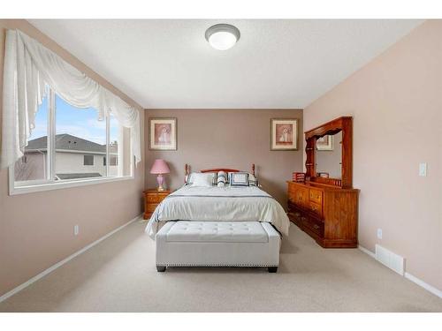 226 Everwillow Close Sw, Calgary, AB - Indoor Photo Showing Bedroom