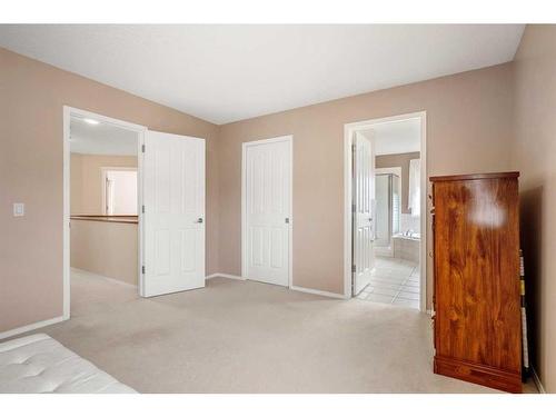 226 Everwillow Close Sw, Calgary, AB - Indoor Photo Showing Other Room