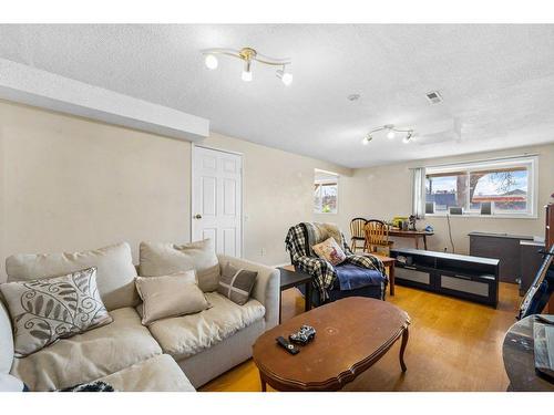 2606 Dover Ridge Drive Se, Calgary, AB - Indoor Photo Showing Living Room