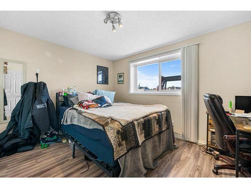 2606 Dover Ridge Drive Se, Calgary, AB - Indoor Photo Showing Bedroom