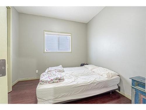 143 Taravista Drive Ne, Calgary, AB - Indoor Photo Showing Bedroom