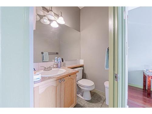 143 Taravista Drive Ne, Calgary, AB - Indoor Photo Showing Bathroom