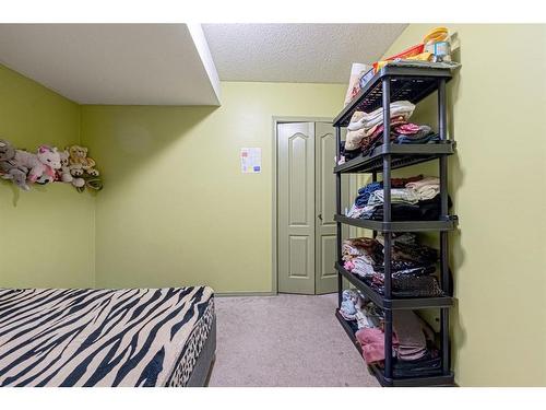 143 Taravista Drive Ne, Calgary, AB - Indoor Photo Showing Bedroom