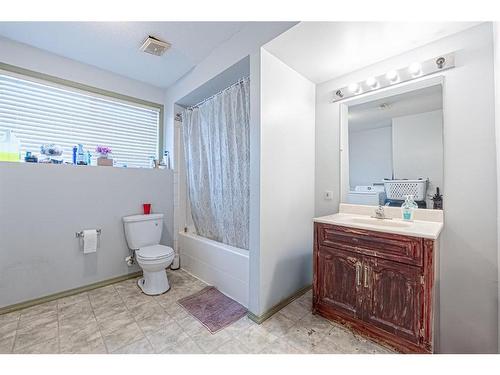 143 Taravista Drive Ne, Calgary, AB - Indoor Photo Showing Bathroom