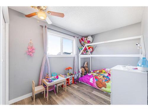 68 Templemont Drive Ne, Calgary, AB - Indoor Photo Showing Bedroom