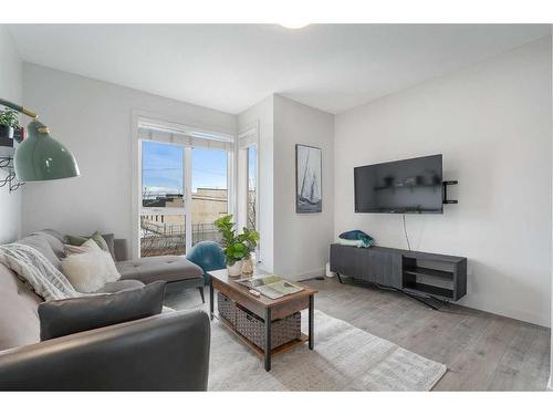 3569 69 Street Nw, Calgary, AB - Indoor Photo Showing Living Room