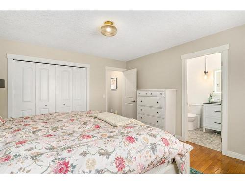 226 Sun Canyon Crescent Se, Calgary, AB - Indoor Photo Showing Bedroom