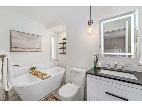 226 Sun Canyon Crescent Se, Calgary, AB - Indoor Photo Showing Bathroom