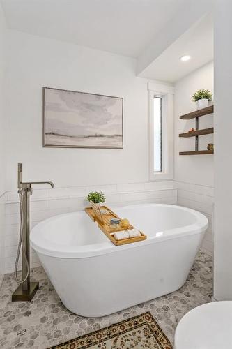 226 Sun Canyon Crescent Se, Calgary, AB - Indoor Photo Showing Bathroom