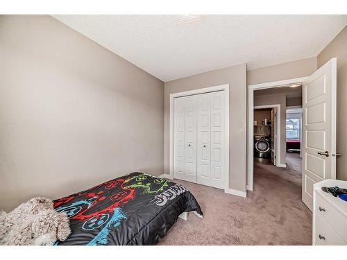 34 Legacy Common Se, Calgary, AB - Indoor Photo Showing Bedroom