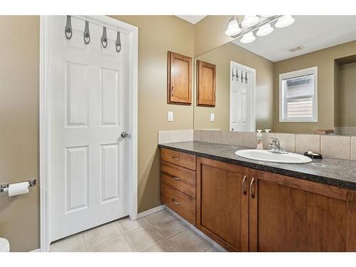 266 Cranwell Bay Se, Calgary, AB - Indoor Photo Showing Bathroom