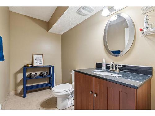 266 Cranwell Bay Se, Calgary, AB - Indoor Photo Showing Bathroom