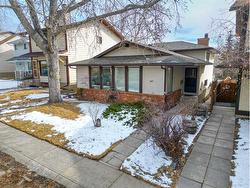 40 Edgeford Road NW Calgary, AB T3A 2S6