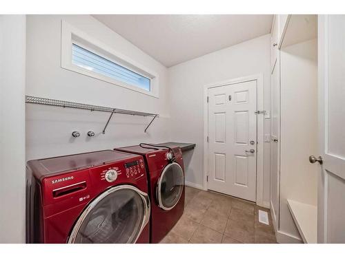 52 Auburn Sound Crescent Se, Calgary, AB - Indoor Photo Showing Laundry Room