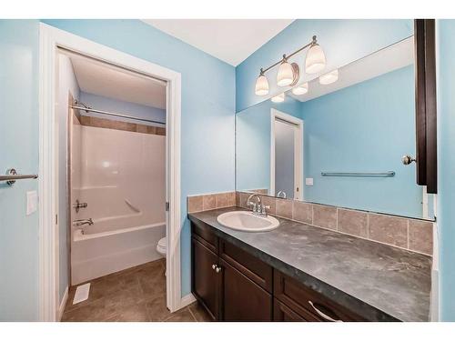 52 Auburn Sound Crescent Se, Calgary, AB - Indoor Photo Showing Bathroom