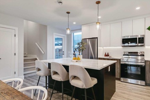 2-923 1 Avenue Nw, Calgary, AB - Indoor Photo Showing Kitchen With Double Sink With Upgraded Kitchen