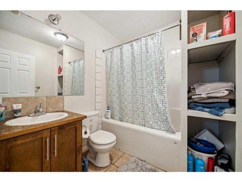 7135 Temple Drive Ne, Calgary, AB - Indoor Photo Showing Bathroom