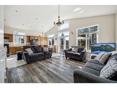 7135 Temple Drive Ne, Calgary, AB - Indoor Photo Showing Living Room