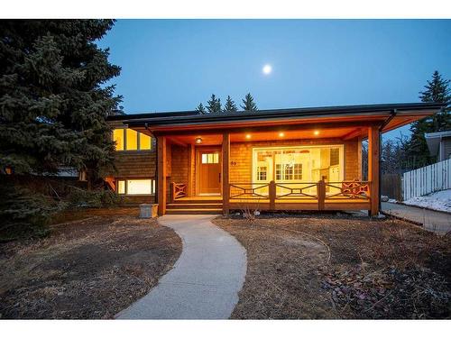 386 Wildwood Drive Sw, Calgary, AB - Outdoor