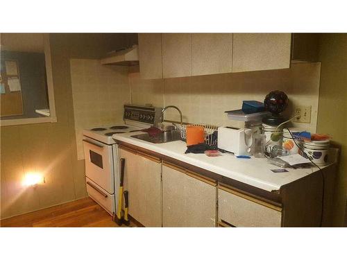 2401 40 Street Se, Calgary, AB - Indoor Photo Showing Kitchen